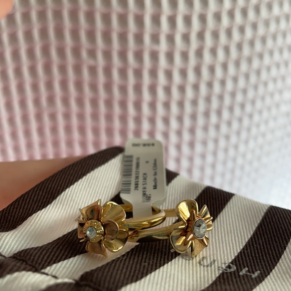 Henri Bendel set of 2 Flower stacking rings